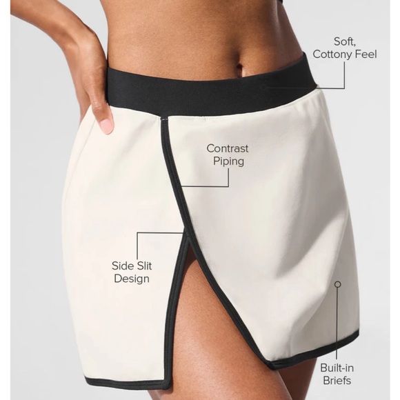 XXS airbrush streamlined skirt Ivory/ Black